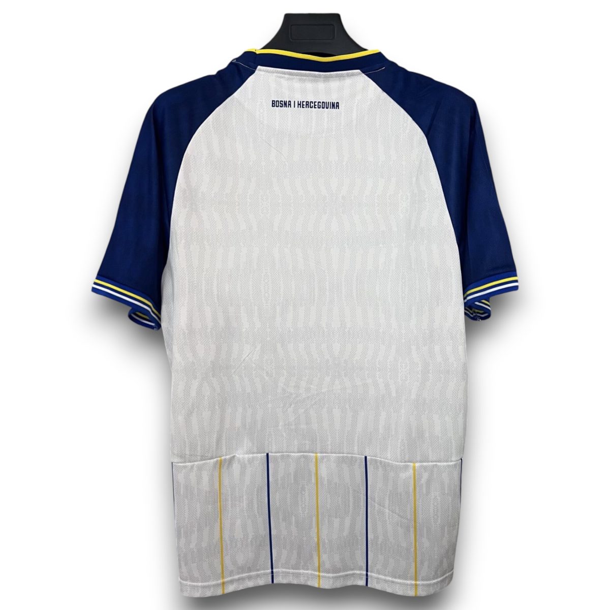 Bosnia and Herzegovina 26/27 away shirt, image 3